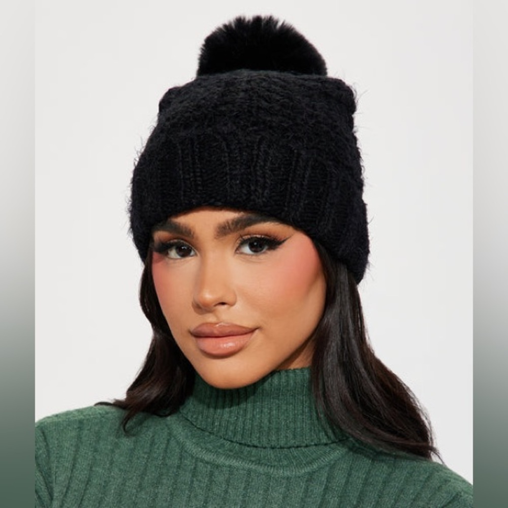 Cozy Winter Black Knit Pom Beanie NEW